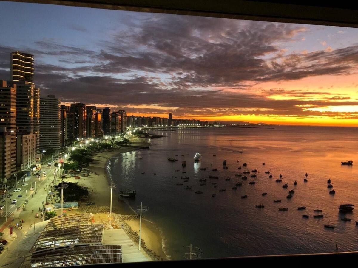 Flat Iate Plaza Na Beira Mar Com Vista Mar Apartman Fortaleza  Kültér fotó